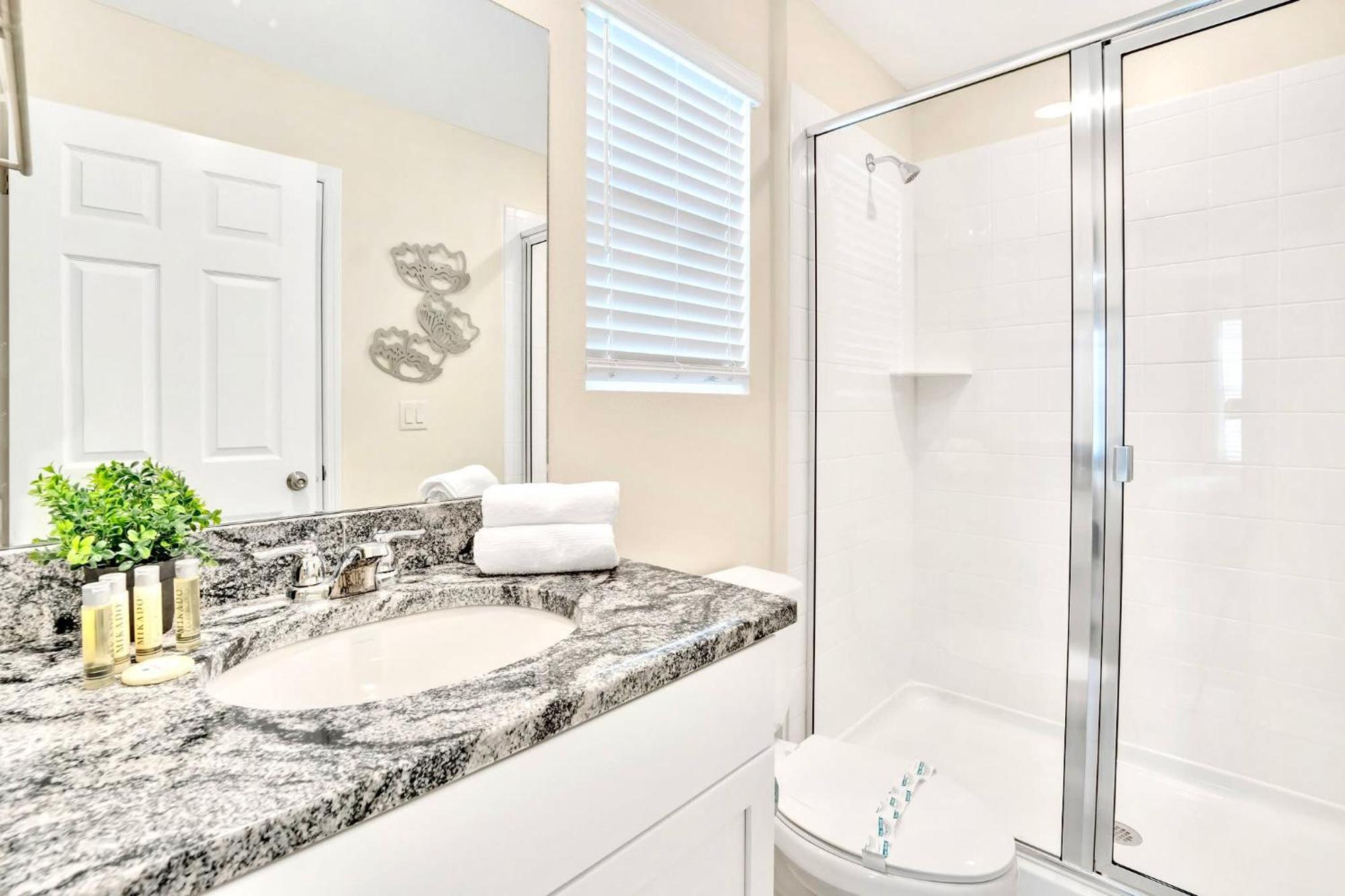 Stunning Rare Lake Front 7Br Holiday Home - Sleeps 14 - Pool, Hot Tub, & Games! Orlando Eksteriør billede